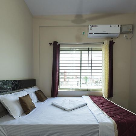 Oyo 9544 Hotel Crown Residency Májszúr Kültér fotó