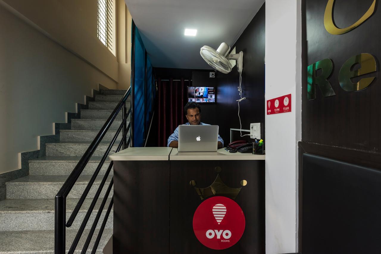Oyo 9544 Hotel Crown Residency Májszúr Kültér fotó