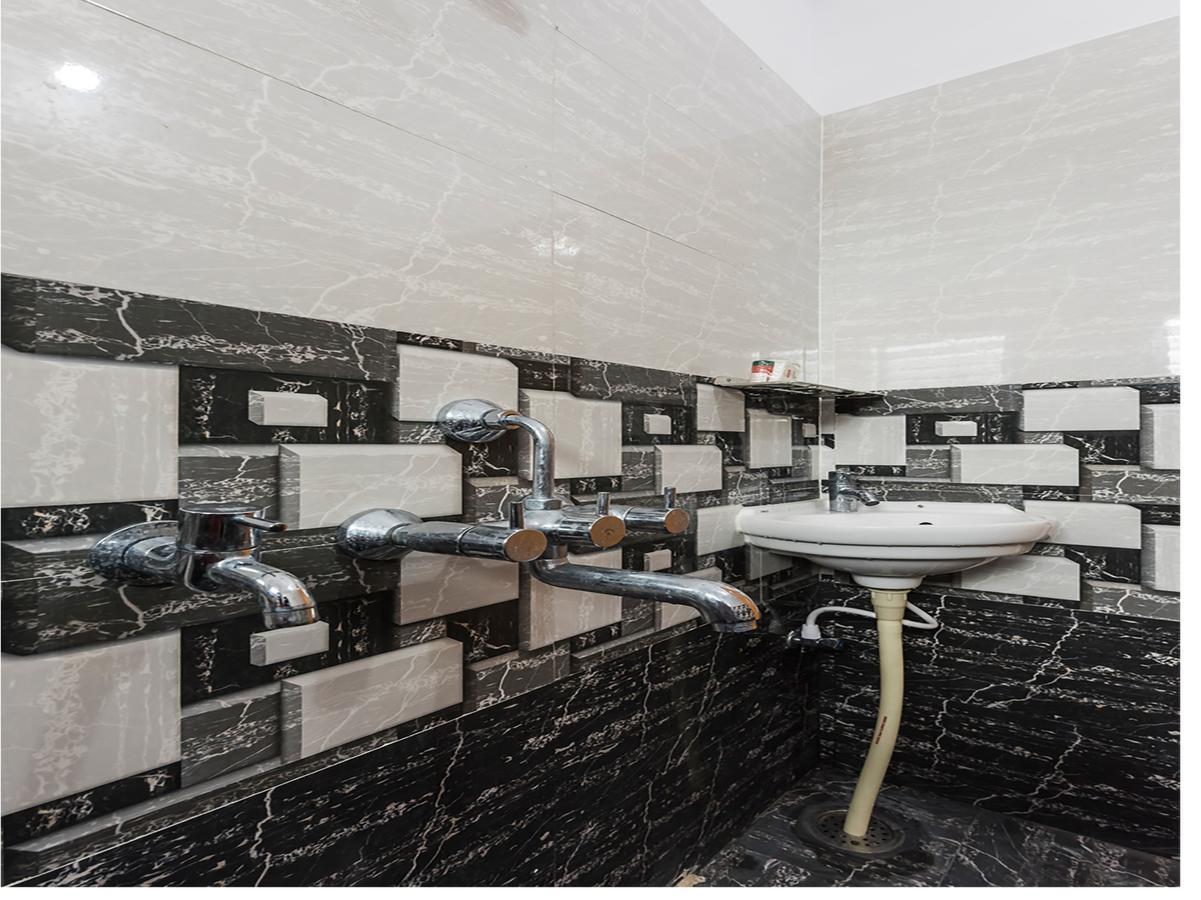 Oyo 9544 Hotel Crown Residency Májszúr Kültér fotó