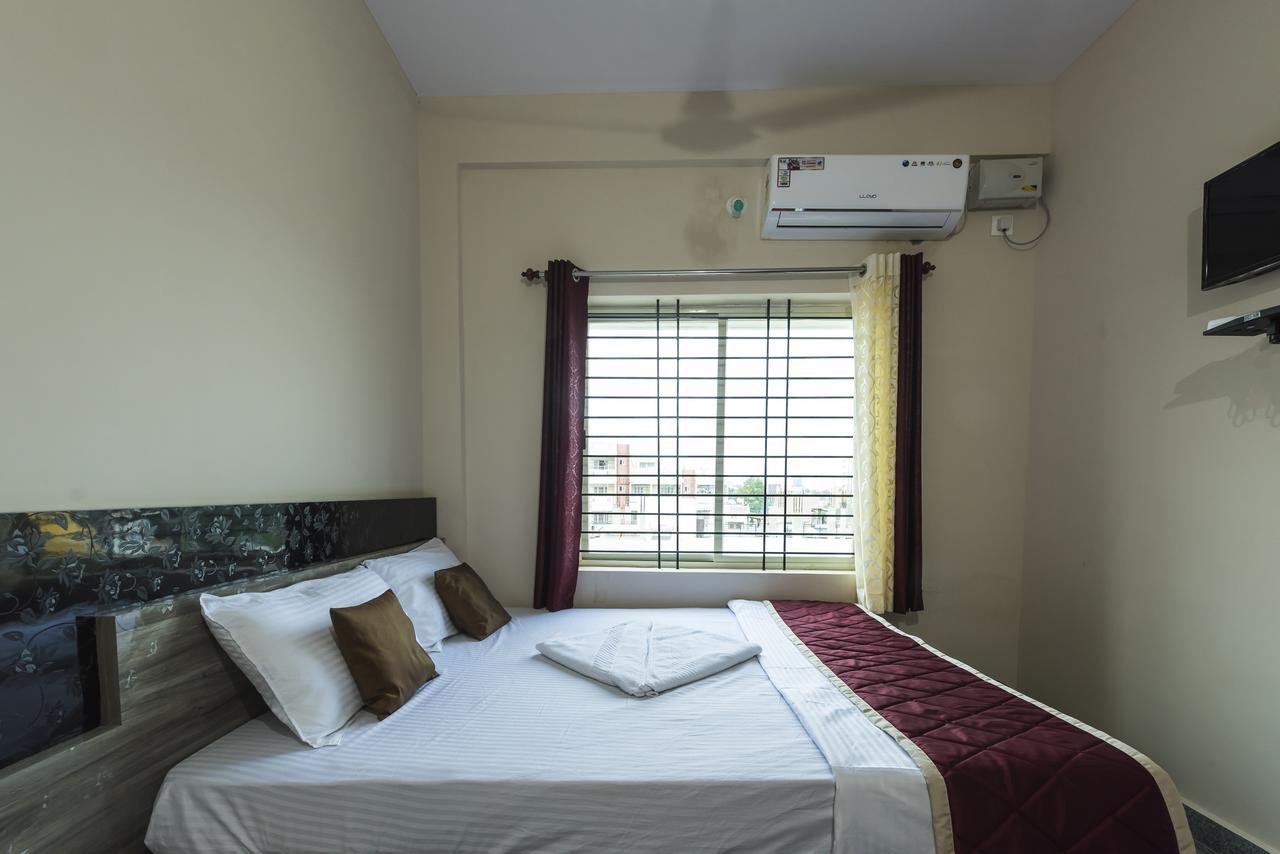 Oyo 9544 Hotel Crown Residency Májszúr Kültér fotó