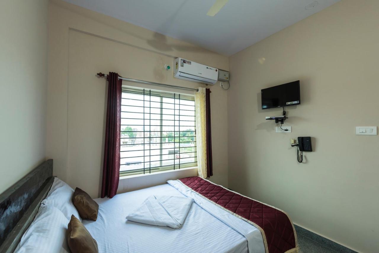Oyo 9544 Hotel Crown Residency Májszúr Kültér fotó
