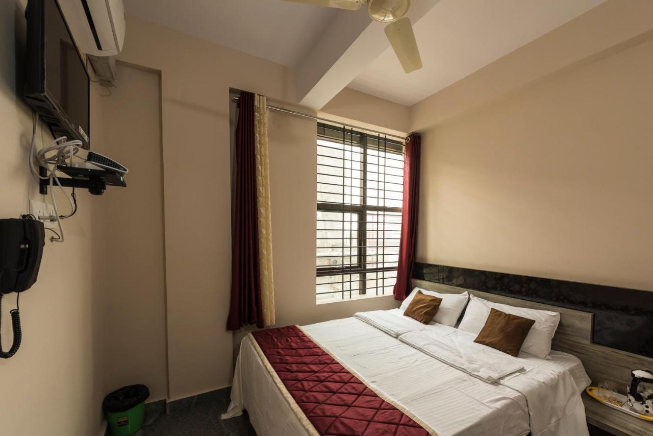 Oyo 9544 Hotel Crown Residency Májszúr Kültér fotó